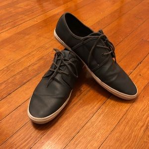 Navy leather sneakers